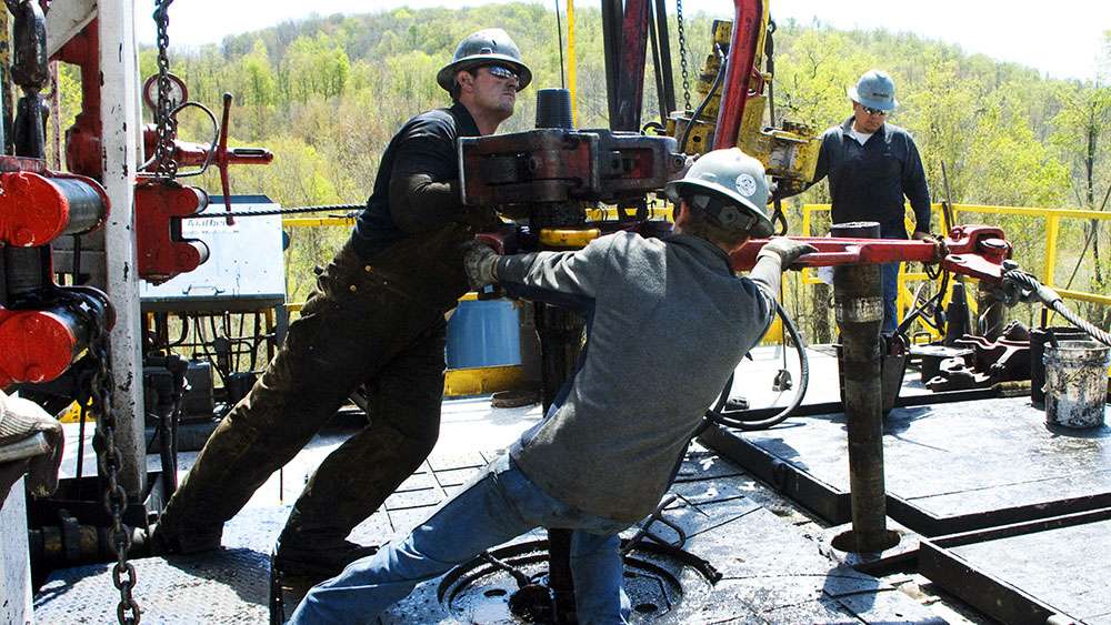 Как бурят нефтяные и газовые скважины